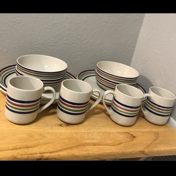 Dinnerware set for 4. - Picture 3 of 6